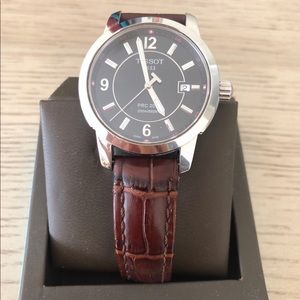 Tissot men’s watch, Stainless steel case and leather band, Swiss-Quartz